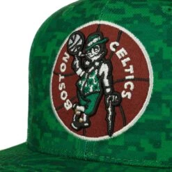 Team Digi Celtics Cap By Mitchell & Ness -Mode Hut Geschäft Team Digi Celtics Cap by Mitchell Ness gruen.64475 4rf39